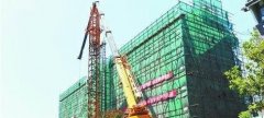 A crane boom at a construction site in Beijing broke and fell into the air. Fortunately, there were no casualties