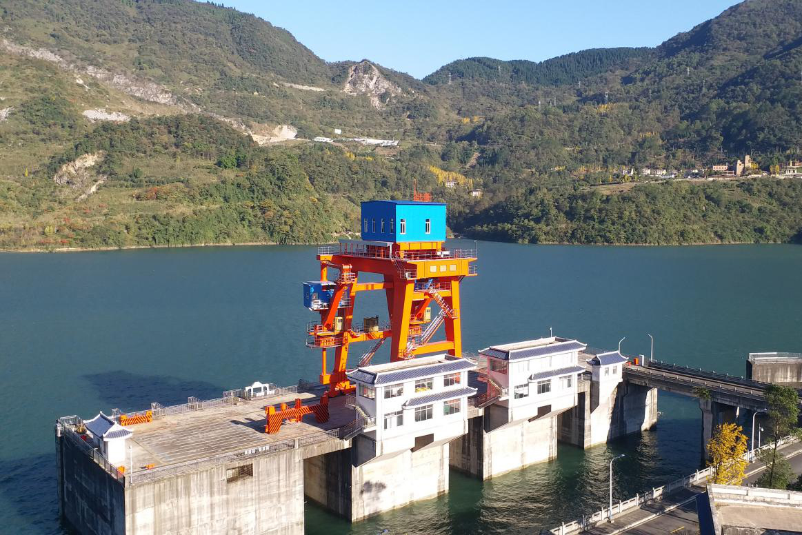 The portal crane monitoring system of Zipingpu Hydropower Station was successfully accepted