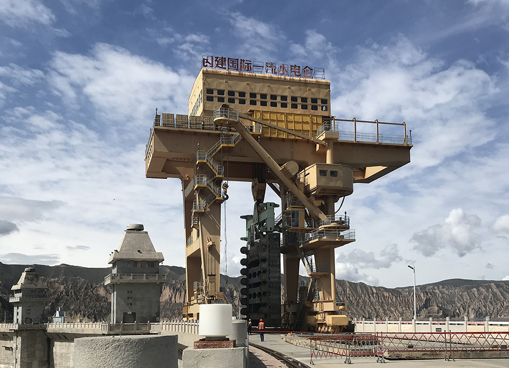 Successful acceptance of hydraulic and control system project of emergency sprocket gate weighting box of Longyangxia Hydropower Station