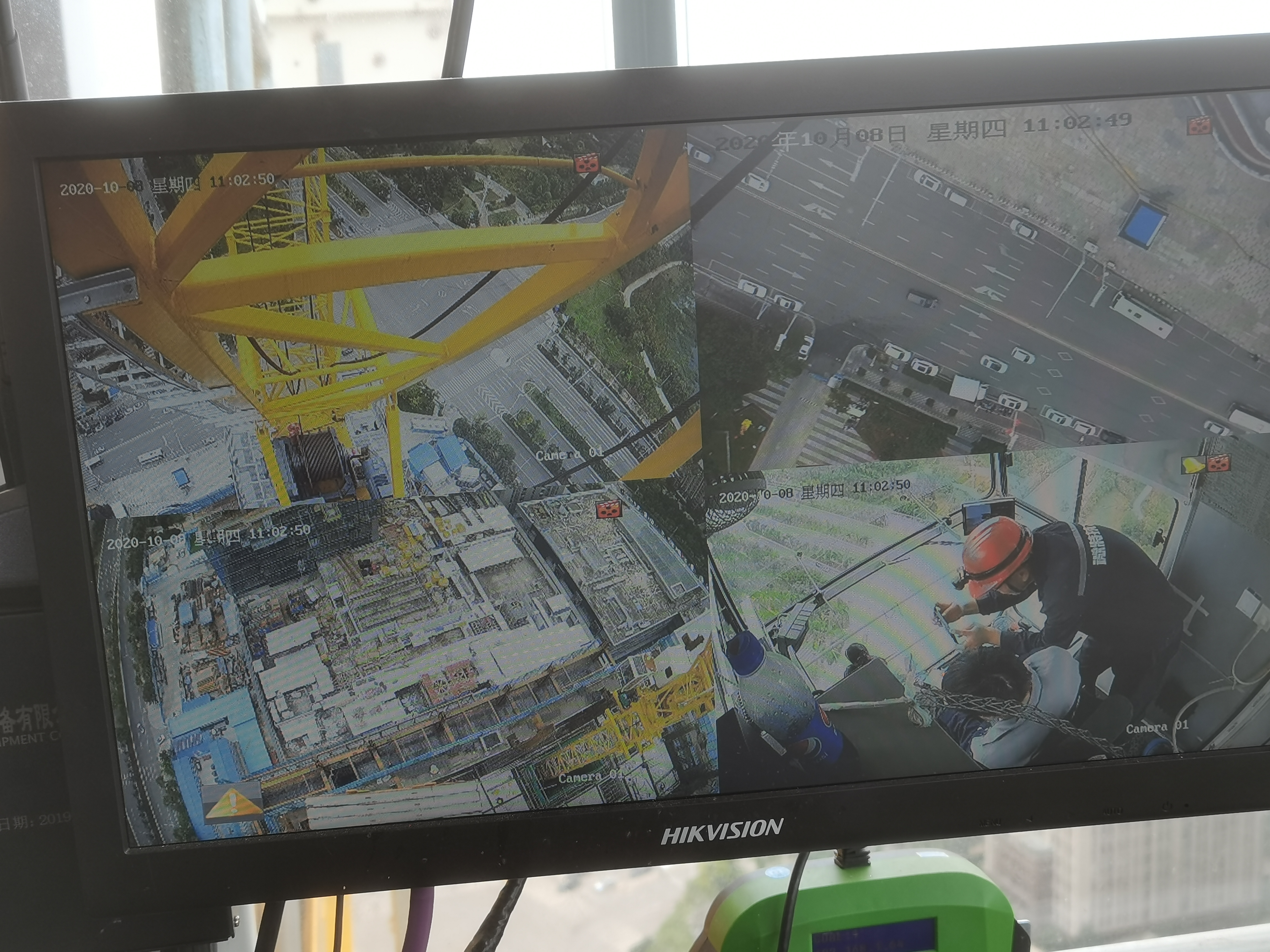 Through the video monitoring in the cab, we can see that the engineers of Weite are working