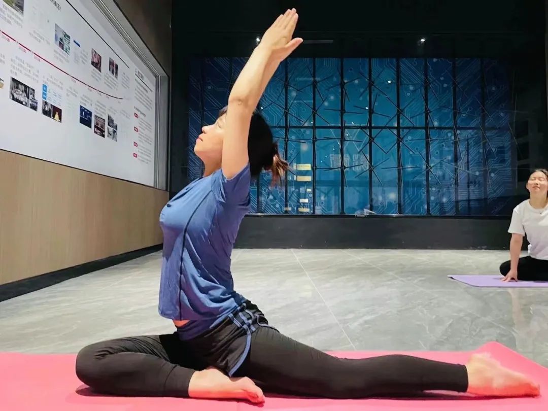 Employee yoga: making the body and mind more beautiful